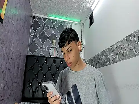 sexyboys cutex18 online show from March 20, 2026, 12:44 am