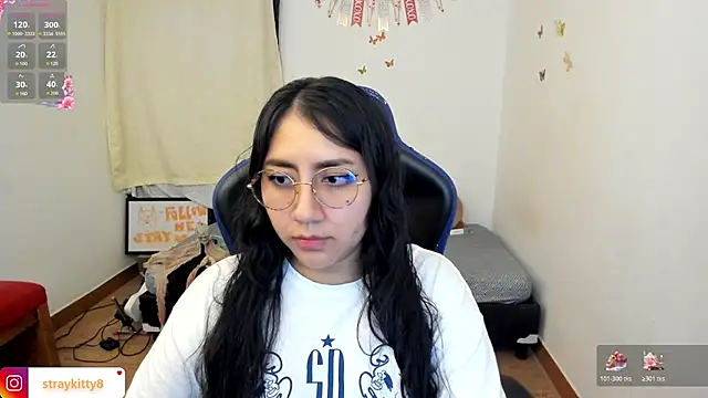 Snapshot of LoveLyy- chatting on December 2, 2025, 9:05 pm LoveLyy- online show from December 2, 2025, 9:05 pm