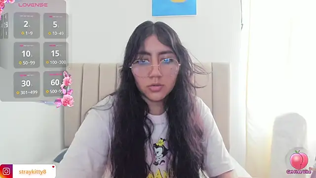 Snapshot of LoveLyy- chatting on October 27, 2025, 8:54 pm LoveLyy- online show from October 27, 2025, 8:54 pm