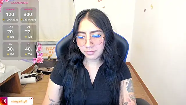 LoveLyy- online show from May 13, 2026, 8:27 pm
