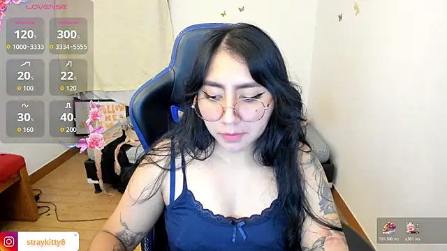 Snapshot of LoveLyy- chatting on December 16, 2025, 10:36 pm LoveLyy- online show from December 16, 2025, 10:36 pm