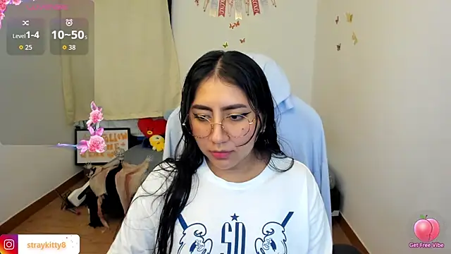 Snapshot of LoveLyy- chatting on October 16, 2025, 9:12 pm LoveLyy- online show from October 16, 2025, 9:12 pm