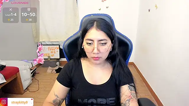 Snapshot of LoveLyy- chatting on January 14, 2026, 5:49 pm LoveLyy- online show from January 14, 2026, 5:49 pm