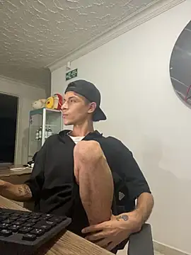 santyrestrepo online show from October 28, 2025, 12:11 am