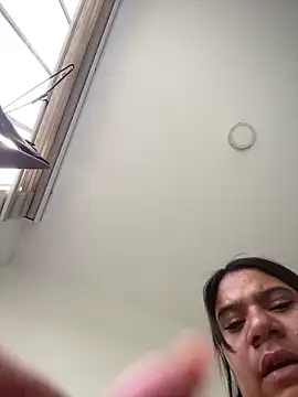 Stefany Bam online show from December 16, 2025, 6:12 pm