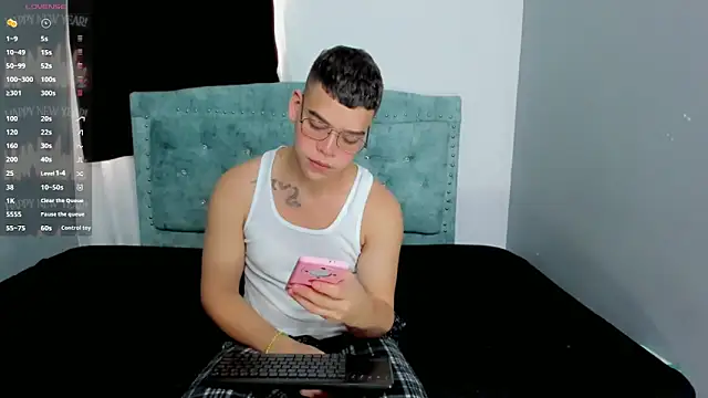 alex boyy online show from October 11, 2025, 2:40 pm