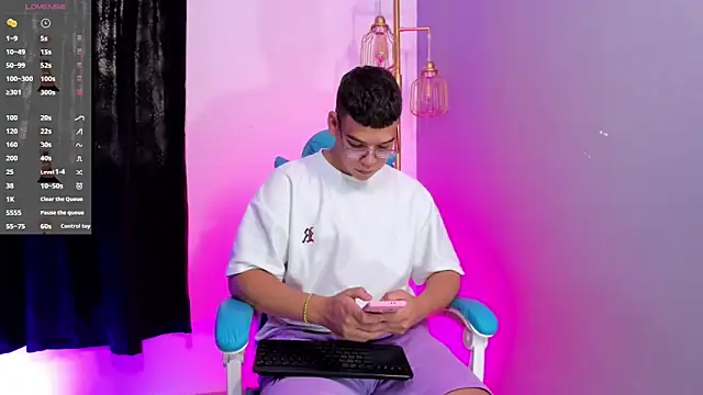 alex boyy online show from October 16, 2025, 12:46 pm