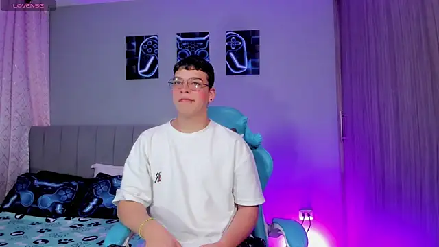 alex boyy online show from December 2, 2025, 6:15 am