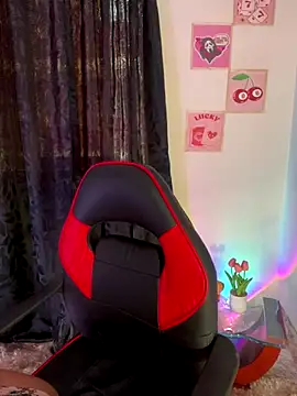 AlannaDollx online show from October 17, 2025, 1:13 pm