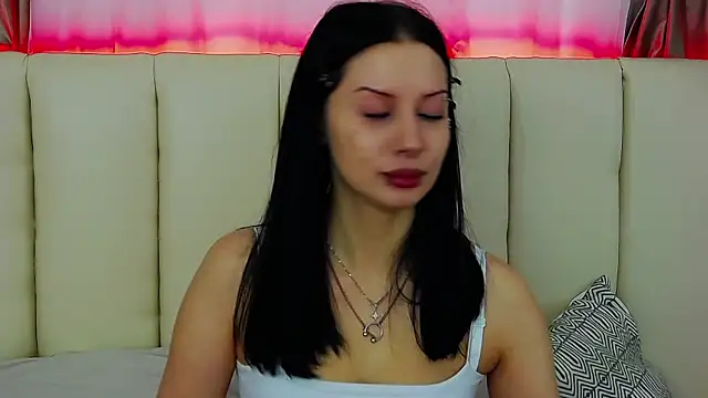 MaeAnna online show from November 28, 2025, 5:40 am