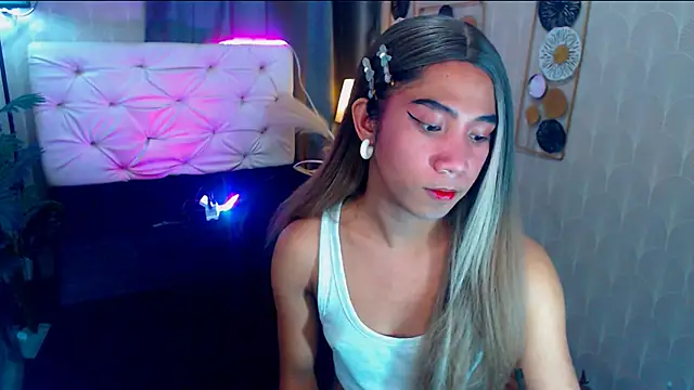 Snapshot of Seductive_nathalie chatting on October 21, 2025, 2:27 pm Seductive nathalie online show from October 21, 2025, 2:27 pm