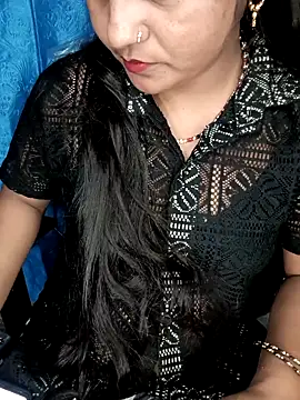 Snapshot of Rashmi_011 chatting on April 24, 2026, 11:51 pm Rashmi 011 online show from April 24, 2026, 11:51 pm