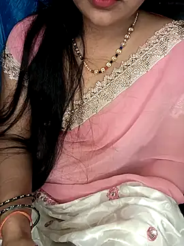 Snapshot of Rashmi_011 chatting on April 28, 2026, 11:42 pm Rashmi 011 online show from April 28, 2026, 11:42 pm