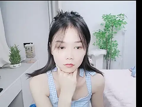 mili0923 online show from October 16, 2025, 12:35 pm