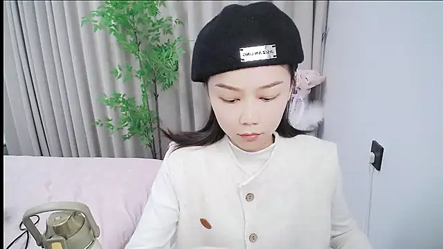 mili0923 online show from October 31, 2025, 6:32 am