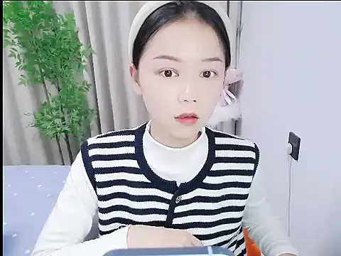 mili0923 online show from November 26, 2025, 1:33 pm