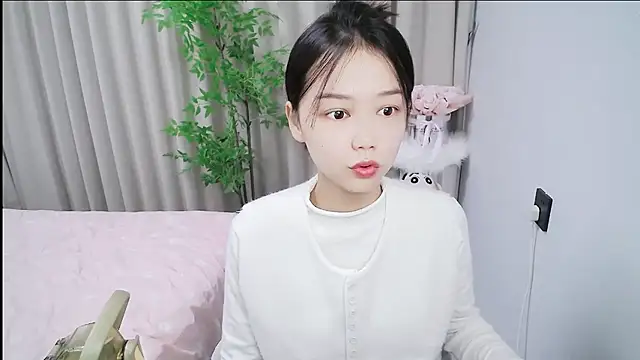 mili0923 online show from October 24, 2025, 3:27 am