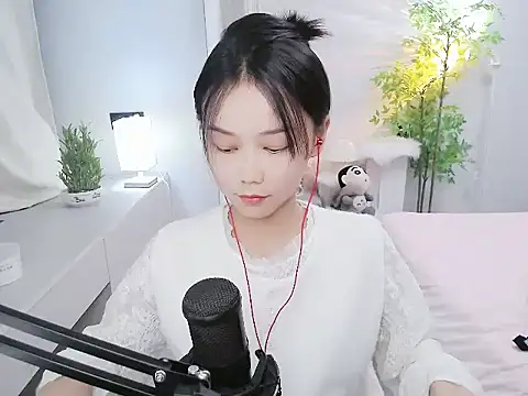 mili0923 online show from October 12, 2025, 2:18 pm