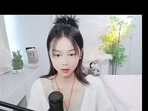 mili0923 online show from October 13, 2025, 2:35 am