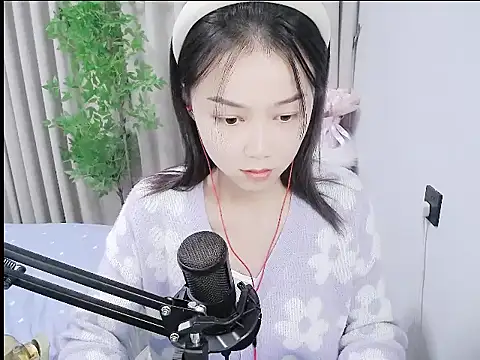 mili0923 online show from November 18, 2025, 6:00 pm