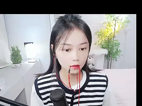 mili0923 online show from October 13, 2025, 2:40 pm