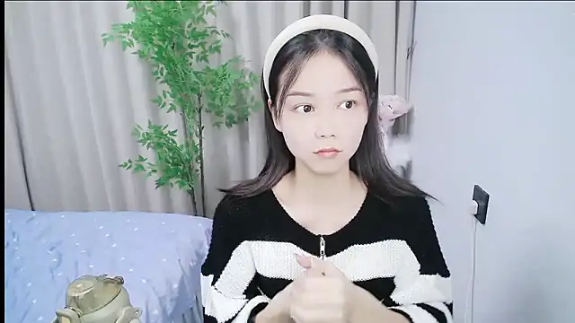 mili0923 online show from November 10, 2025, 1:27 pm