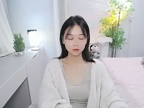 mili0923 online show from October 11, 2025, 5:03 pm