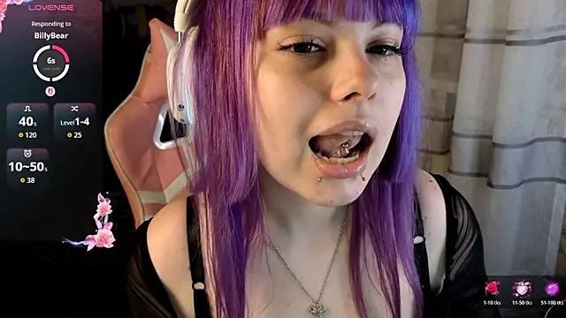 KristiBloom online show from April 13, 2026, 10:14 pm