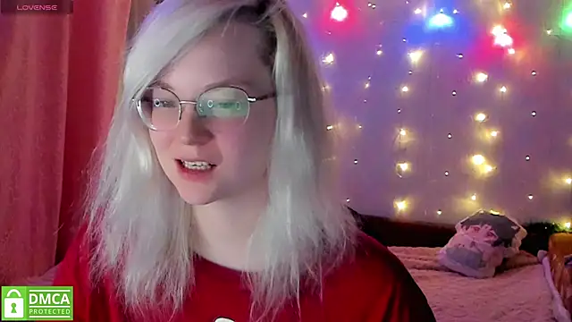 HoneyDazzle online show from January 9, 2026, 8:27 pm