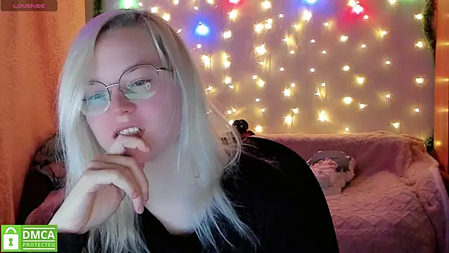 HoneyDazzle online show from January 13, 2026, 6:56 pm