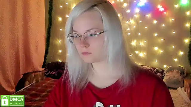 HoneyDazzle online show from December 19, 2025, 8:44 pm