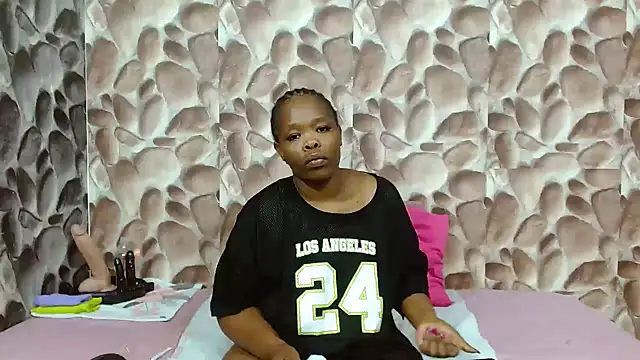 Bigboobsbooty online show from November 17, 2025, 4:44 pm