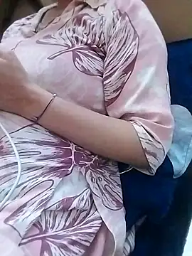 Snapshot of Priyanka_17 chatting on October 30, 2025, 4:48 pm Priyanka 17 online show from October 30, 2025, 4:48 pm