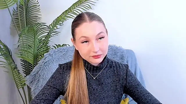 Snapshot of EliseHopper chatting on October 9, 2025, 3:45 pm EliseHopper online show from October 9, 2025, 3:45 pm