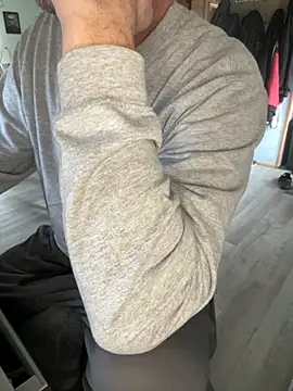 Snapshot of smkbustr chatting on November 13, 2025, 5:50 pm smkbustr online show from November 13, 2025, 5:50 pm