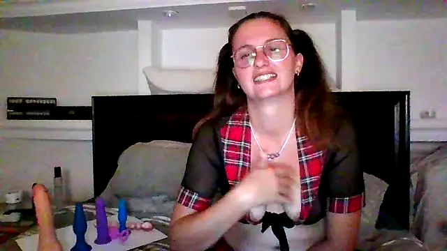 xcrazzycat online show from October 14, 2025, 8:09 pm