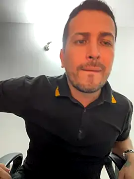 Snapshot of JX7NOVA chatting on November 2, 2025, 11:32 pm JX7NOVA online show from November 2, 2025, 11:32 pm