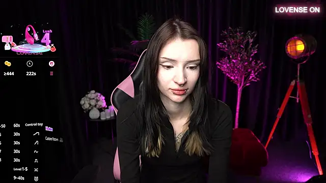 Snapshot of Trix_Void chatting on February 16, 2026, 11:20 am Trix Void online show from February 16, 2026, 11:20 am