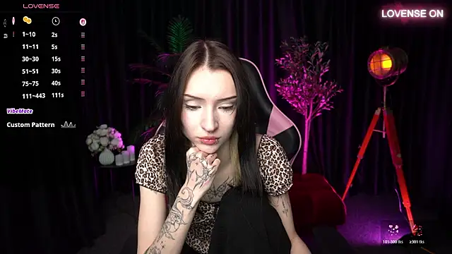 Snapshot of Trix_Void chatting on February 12, 2026, 10:59 am Trix Void online show from February 12, 2026, 10:59 am