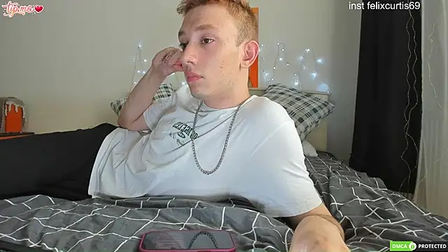 Snapshot of felixcurt69 chatting on July 22, 2026, 10:06 am felixcurt69 online show from July 22, 2026, 10:06 am