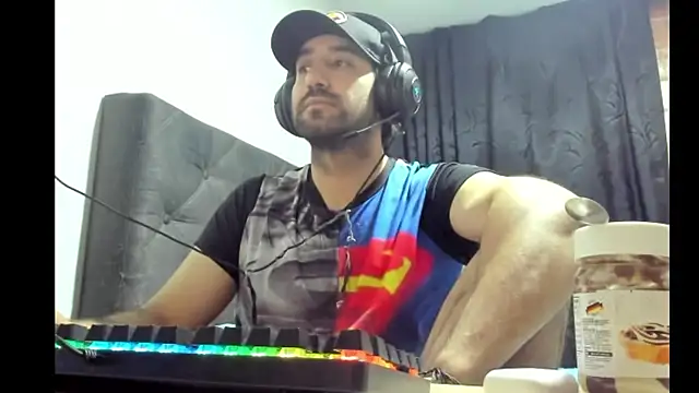 coolfriki online show from December 15, 2025, 2:39 am