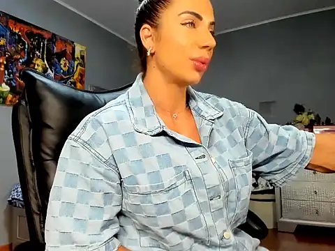 Alesyamuscledollxh online show from September 24, 2025, 5:41 pm