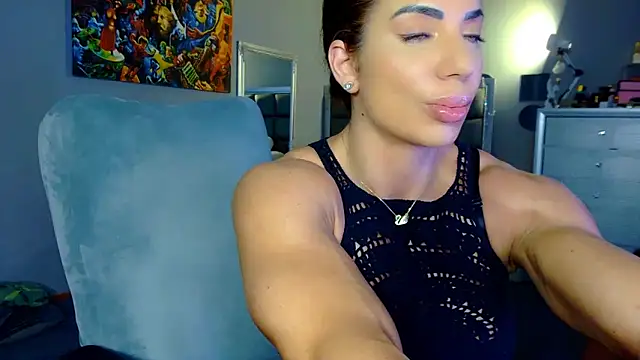 Alesyamuscledollxh online show from April 13, 2026, 5:28 pm