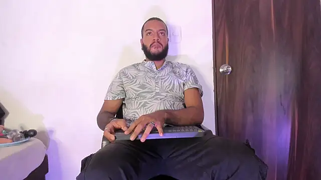 Dann 17  online show from October 14, 2025, 4:57 am