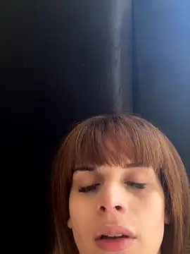 nicollylazulli online show from November 18, 2025, 7:17 pm