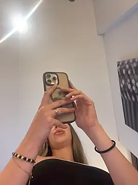 Sophia rouse online show from November 22, 2025, 1:37 am