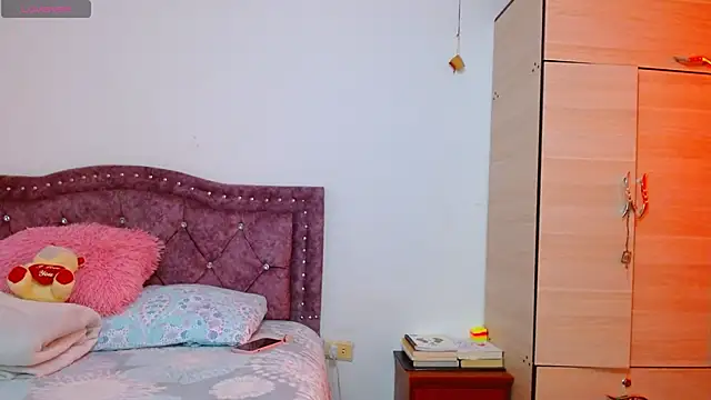 Snapshot of Hanssel_tess chatting on October 25, 2025, 3:01 pm Hanssel tess online show from October 25, 2025, 3:01 pm