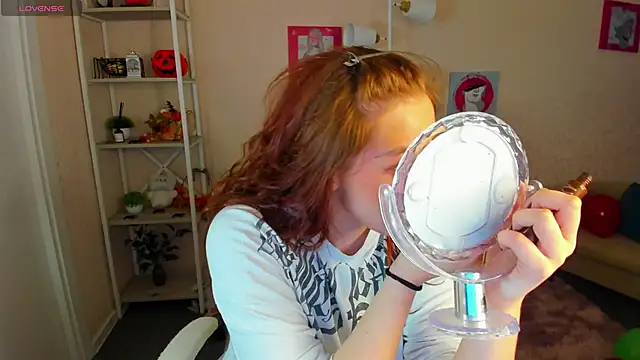 Barbara Mitchel online show from December 2, 2025, 9:22 am