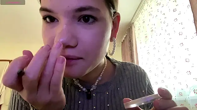 Snapshot of AlmetaBradicich chatting on October 15, 2025, 6:11 am AlmetaBradicich online show from October 15, 2025, 6:11 am