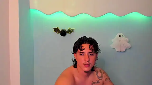 skyhot21 online show from October 28, 2025, 11:58 pm